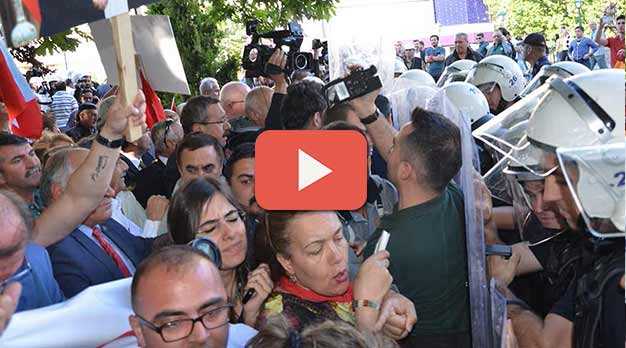 KILIÇDAROĞLU'NA DESTEK YÜRÜYÜŞÜNDE ARBEDE