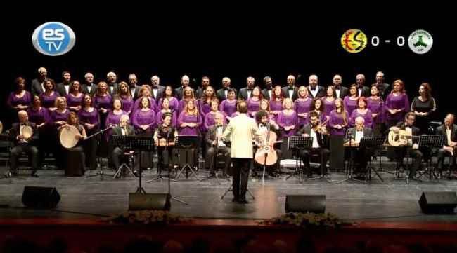 Koro üyeleri izleyenlerden tam not aldı