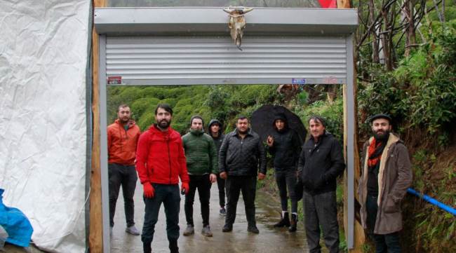 Köy halkı kendi karantinasını kendi oluşturdu