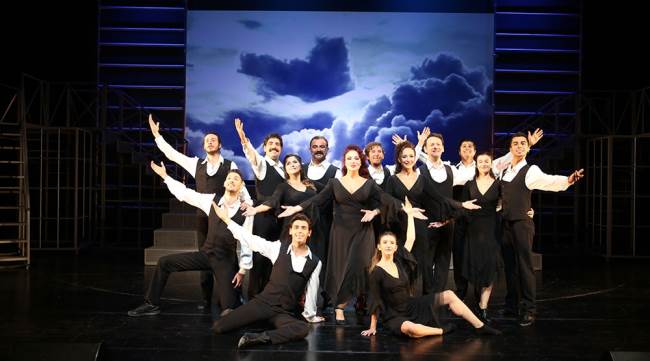 LİVANELİ, BÖYLEDİR BİZİM SEVDAMIZ OYUNUNU İZLEDİ