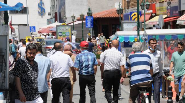 Maske kullanımı yaygın, ama sosyal mesafe unutuldu
