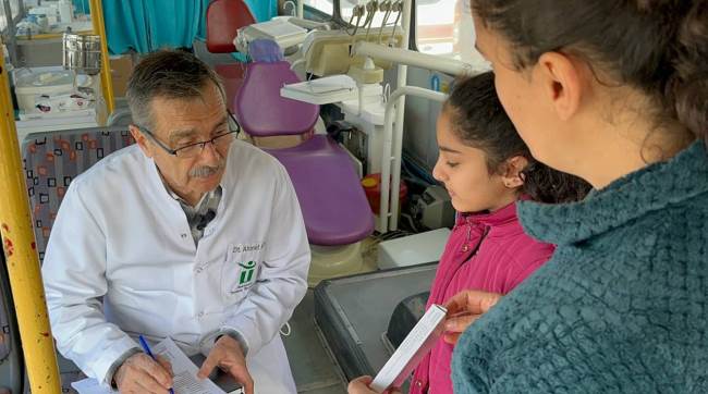 MOBİL DİŞ KLİNİĞİ DEPREMZEDELERE HİZMET VERİYOR