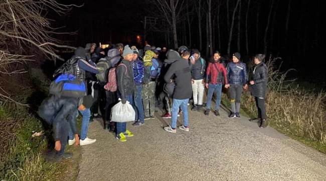 Mülteciler avrupa hayali için sınıra dayandı