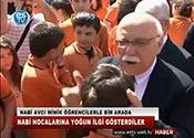 NABİ AVCI MİNİKLERLE BİR ARADA 