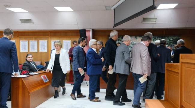 ODUNPAZARI MECLİSİNDE GERGİN ANLAR