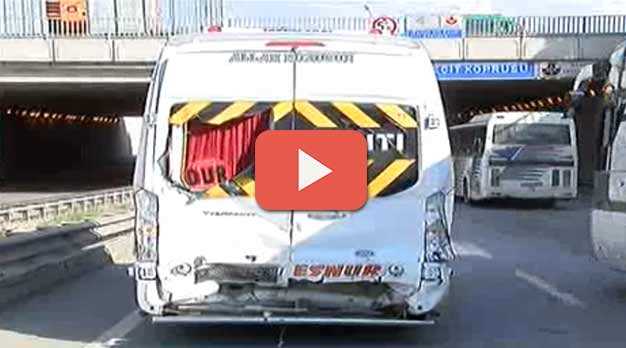 OKUL SERVİSİ KAZA YAPTI