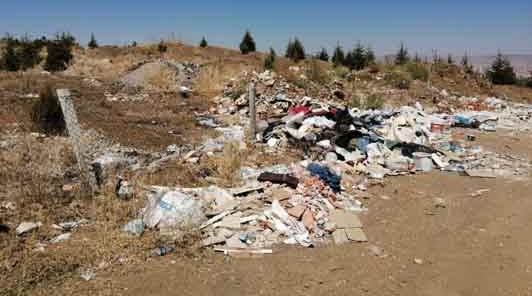 Oluşan çöp yığınlarına mahalleli tepkili