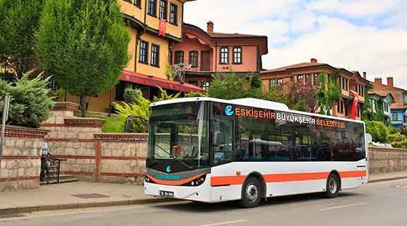 OTOBÜSLERİN KAMPÜSE GİRMESİ DURDURULDU