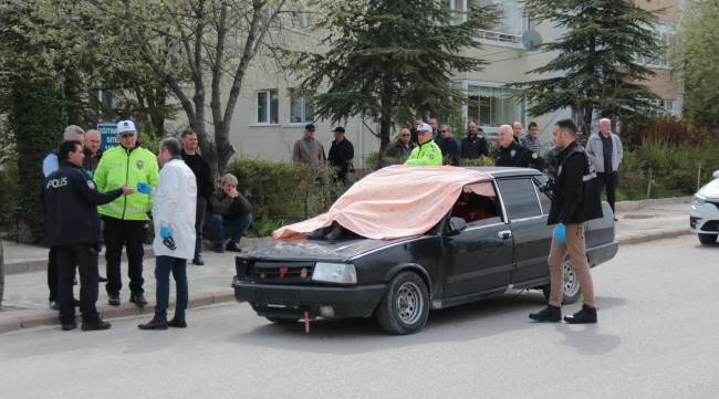 OTOMOBİLİN ÇARPTIĞI YAYA ÖLDÜ