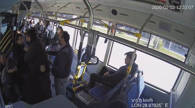 ÖZEL HALK OTOBÜSÜNDE ÇEKİRDEK KAVGASI