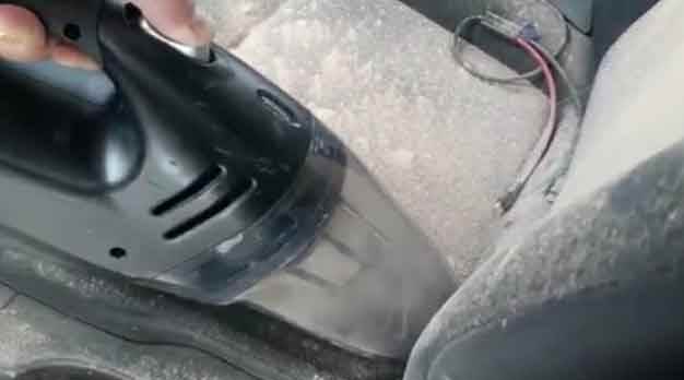 Polisten kaçıp eroini aracın içine saçtı