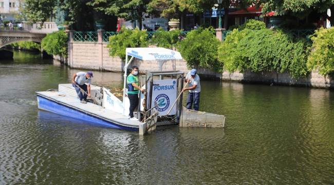 Porsuk Çayı üzerinde temizlik çalışmaları sürüyor