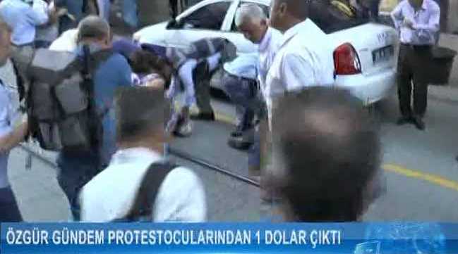 Protestoculardan 1 dolar çıktı