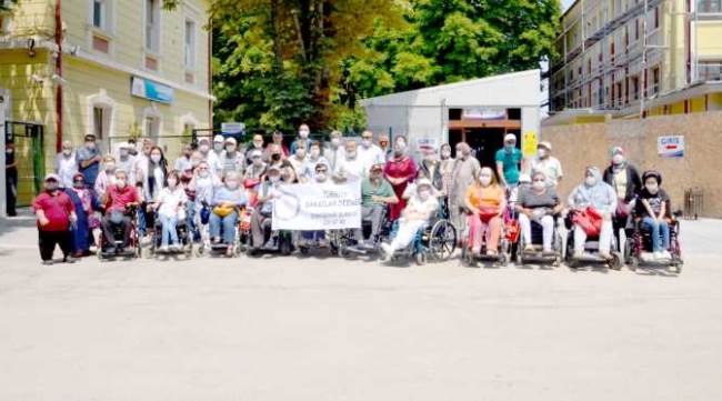Sakatlar derneği üyelerinden YHT haklarının kaldırılmasına tepki