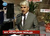 SAY KİTAPLARINI İMZALADI