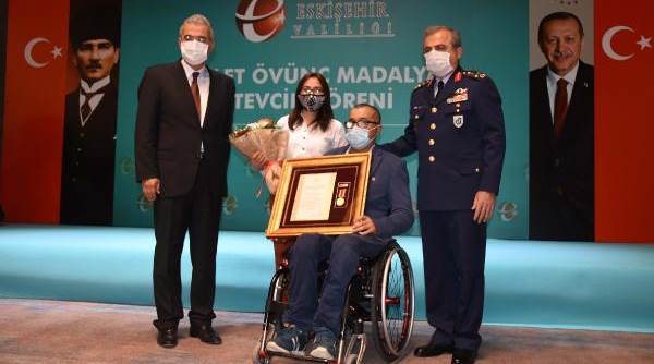 Şehit yakını ve 8 gaziye madalya ve berat verildi