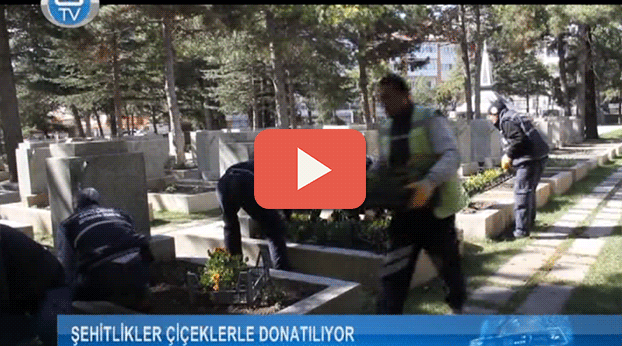 ŞEHİTLİKLER ÇİÇEKLERLE DONATILIYOR