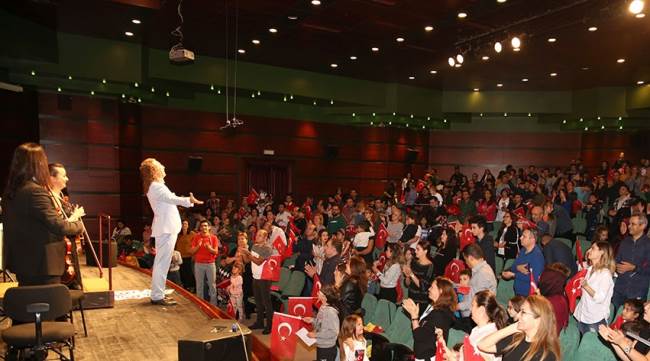 SENFONİ ORKESTRASI ÇOCUKLAR İÇİN ÇALMAYA DEVAM EDİYOR