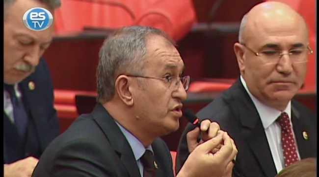 Sertel'den Bakan'a çay sözü