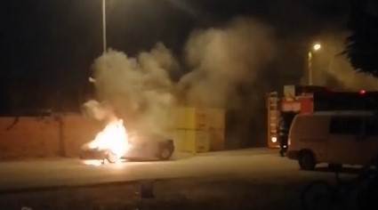 Seyir halindeki otomobil alev aldı