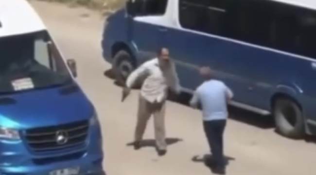 Silahlı, sopalı kavga kamerada