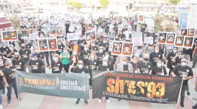 Sivas katliamında hayatını kaybedenler anıldı