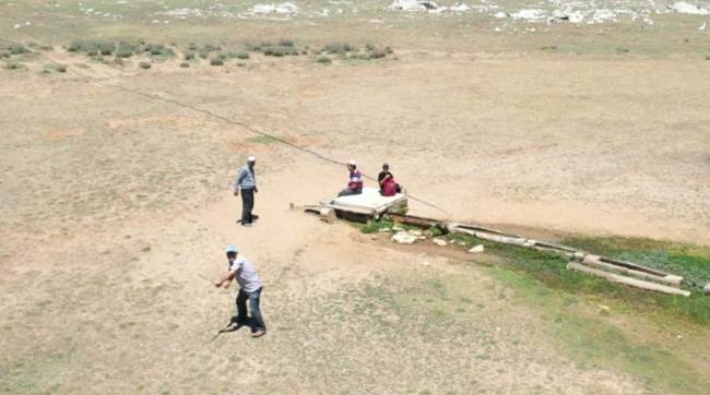 Sopa ile drone kovaladı!