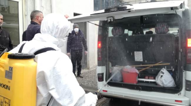 Taksi dolmuşlar dezenfekte edildi