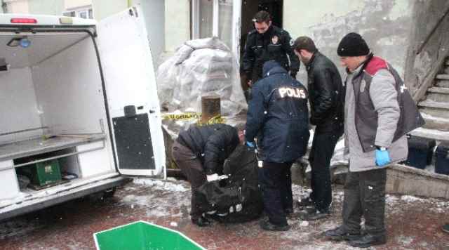 Talihsiz kaza, cesedi taşırken koptu