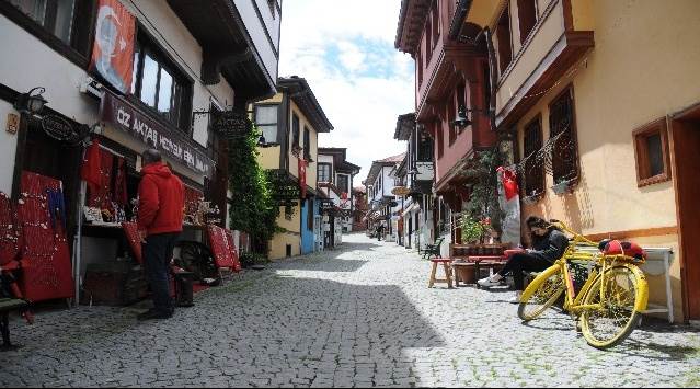 Tarihi bölgenin esnafı eski günlerine kavuşmak istiyor