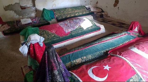 Tarihi mezarlığa defineciler dadandı