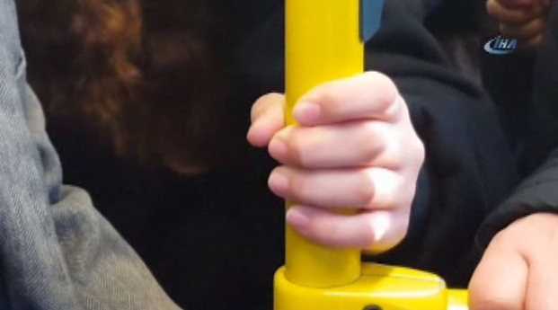 Toplu taşıma araçlarındaki tutamaklara dikkat!