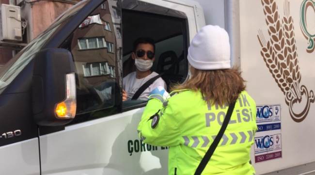 Trafik şubenin göz bebeği kadın polisler de görev başındaydı