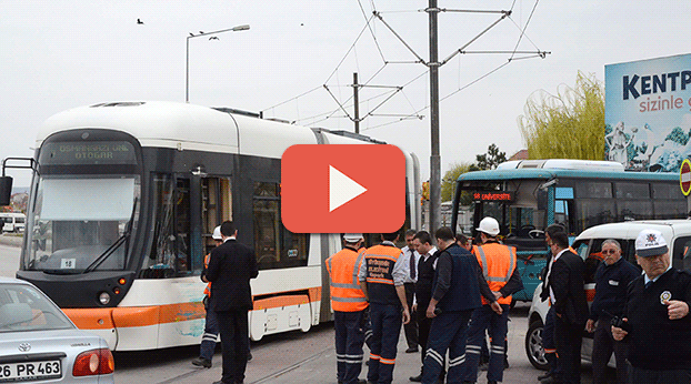TRAMVAY RAYDAN ÇIKTI: 1 YARALI