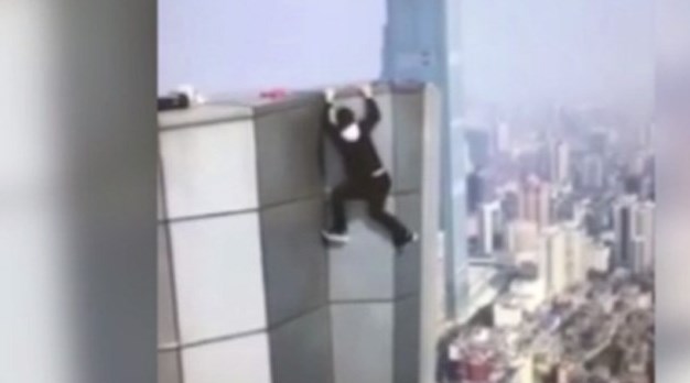 Ünlü akrobat feci şekilde can verdi