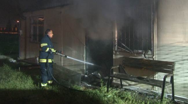 Yangında depodaki bazı yardım malzemeleri kullanılmaz hale geldi