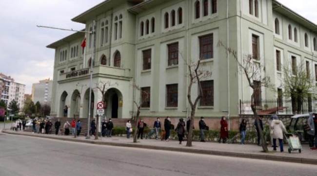 Yasak öncesi sokaklara akın ettiler