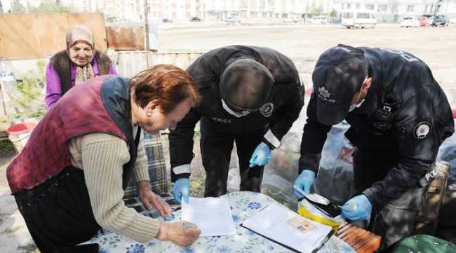 Yaşlı kadının polise daveti yüzleri gülümsetti