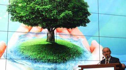 Yılmaz Büyükerşen'e ödül verdiler...