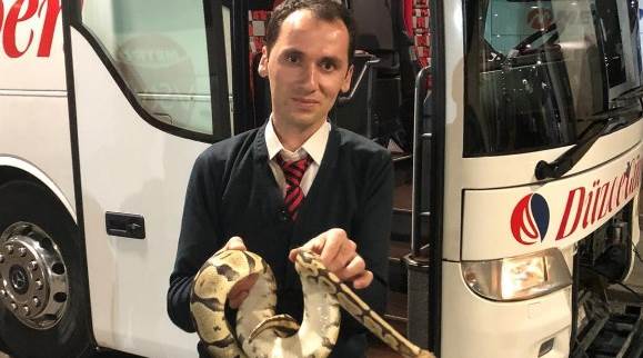 Yolcu otobüsünde piton paniği