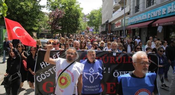 Eskişehir'de öğretmenlerden büyük yürüyüş!