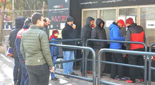 -10’da bilet kuyruğuna girdiler