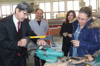 ‘Afyonkarahisar Kendin Yap’ Projesi Kursu Devam Ediyor
