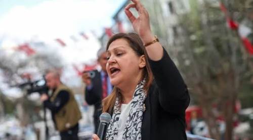 “AKP’ye mi geçiyor?” iddiaları sonrası gözler ona çevrildi: CHP’li Burcu Köksal kimdir?