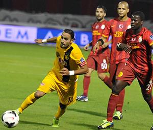 Galatasaray bastırıyor, Fener ağırdan alıyor