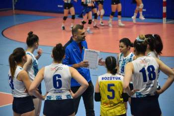 "Bizim Kızlar" İzmit Spor’U 3-2 Yendi
