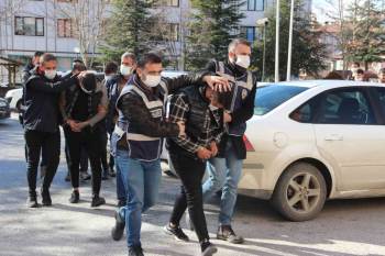 "Damsız Girilmez" Kavgasında 2 Kişi Tutuklandı
