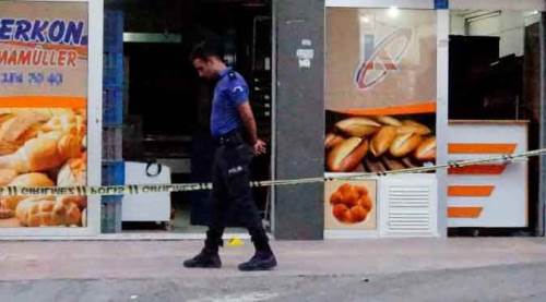 "Ekmek yok" deyince öldürüldü