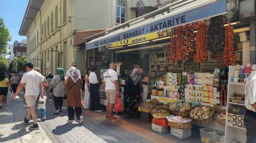 ​Eskişehir’de vatandaşlardan aktarlara yoğun ilgi