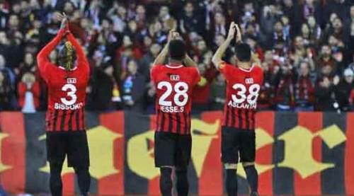 "Eskişehirspor taraftarı bize farklı güç veriyor"